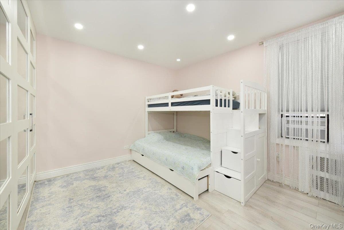 2680 E 19th Street Unit: 2S thumbnail 24