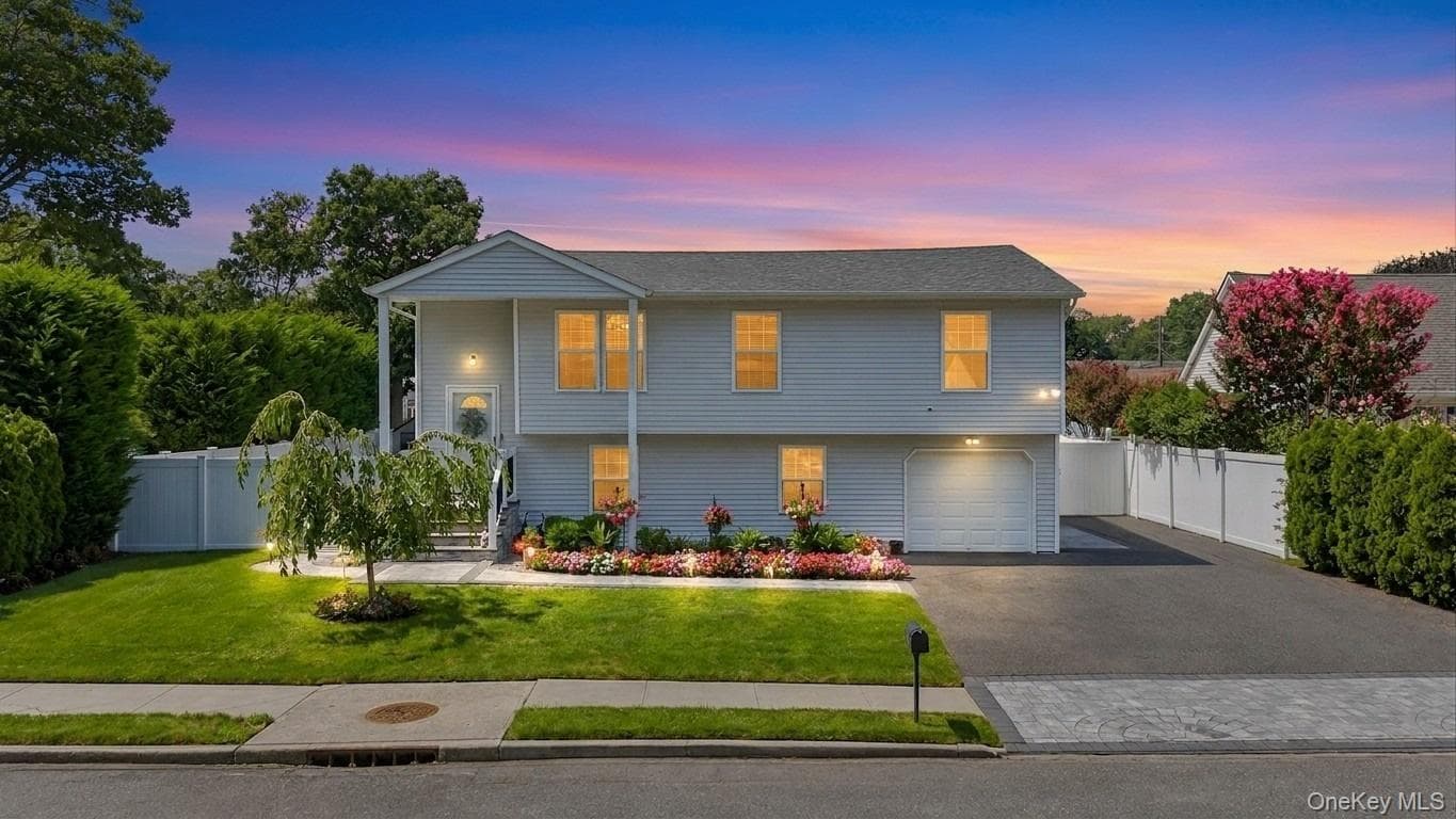 42 Audubon Avenue, Holbrook
