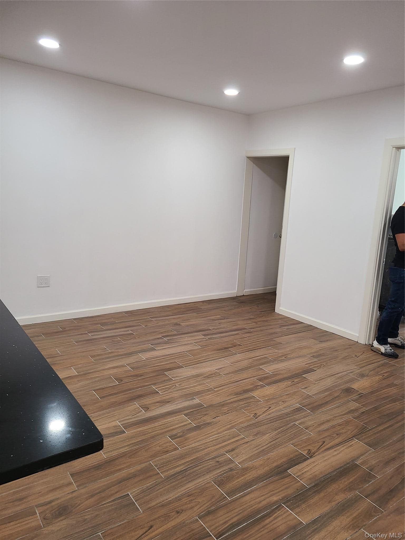 1309 Seneca Avenue thumbnail 15