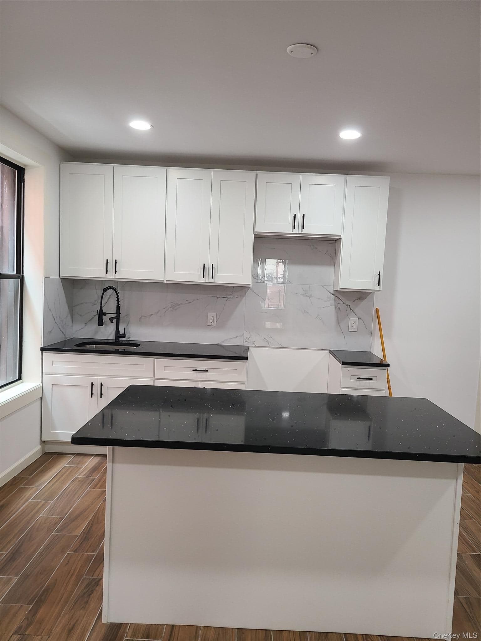 1309 Seneca Avenue thumbnail 13