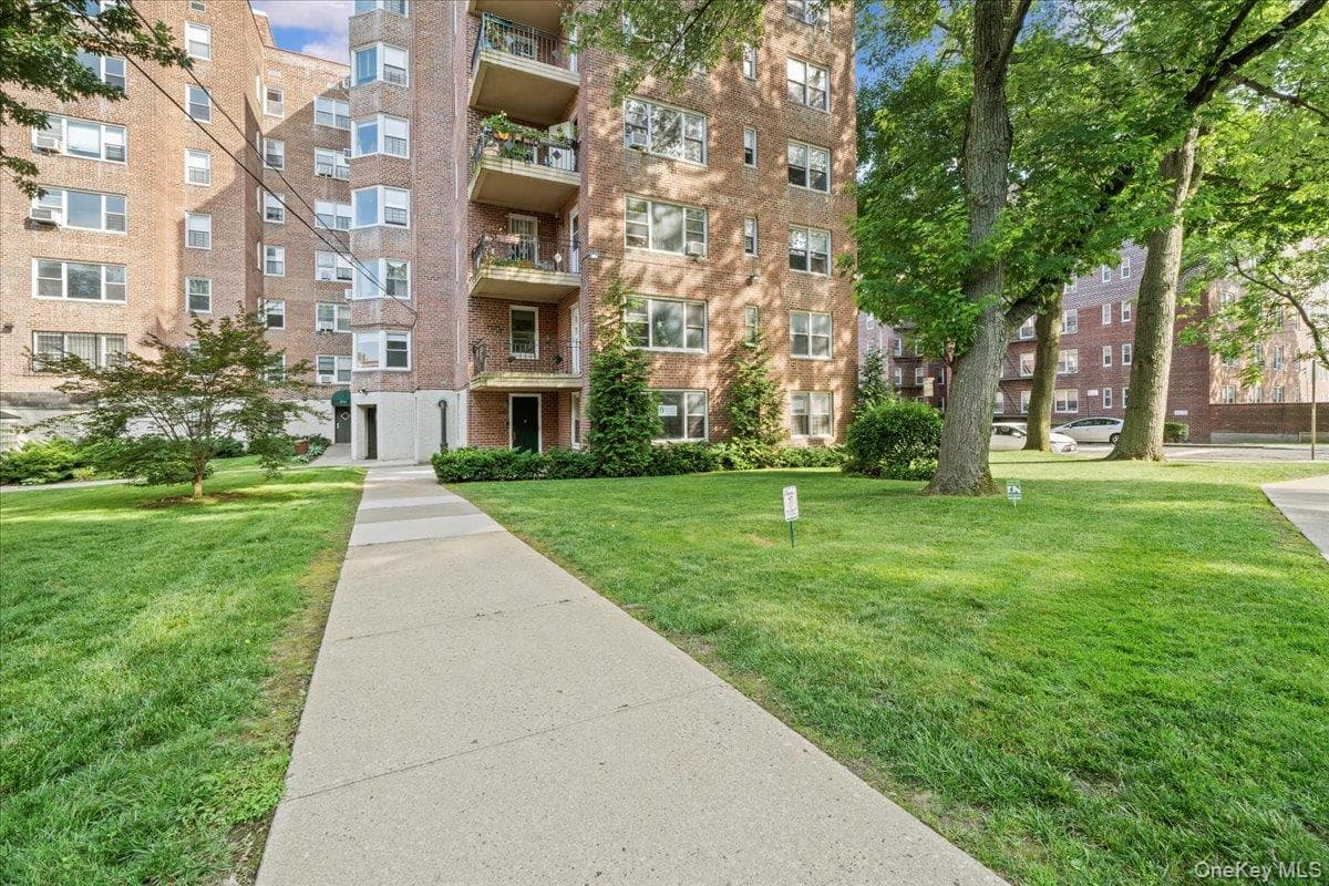 2711 Henry Hudson Parkway Unit: 1F thumbnail 6