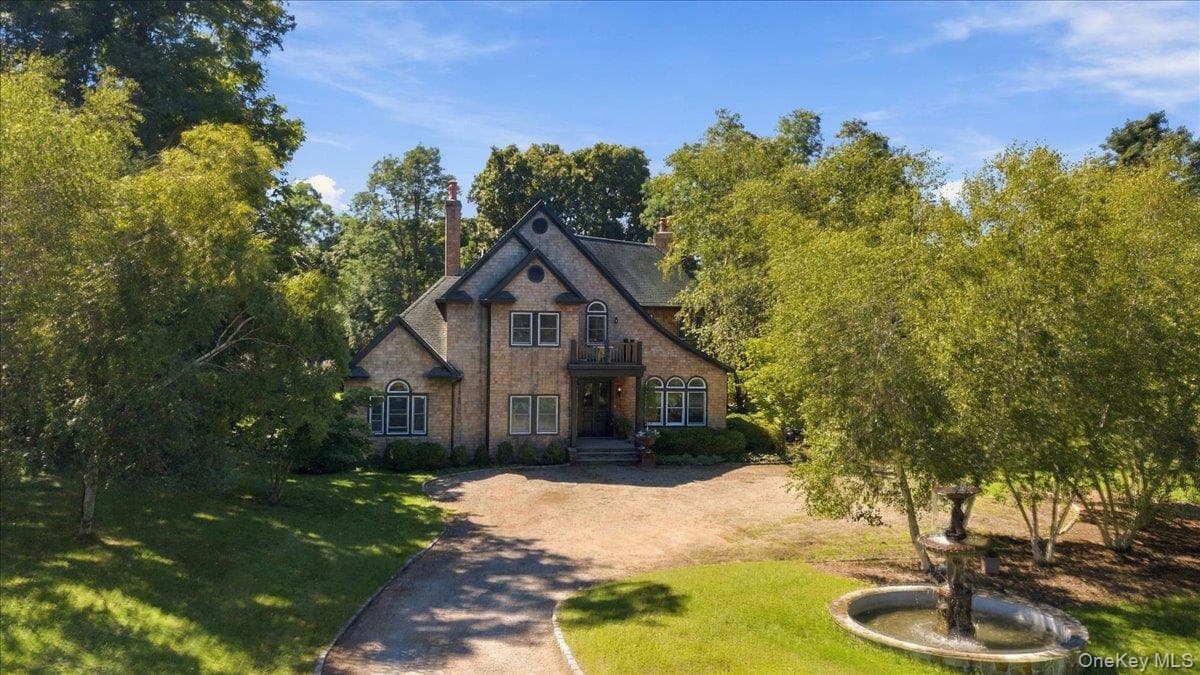 9 Locust Woods Drive thumbnail 3