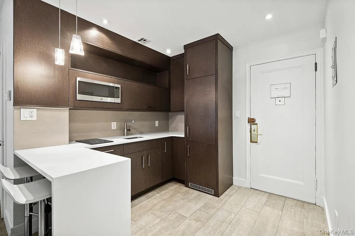 111 East 56th Street St Unit: 1102 thumbnail 3
