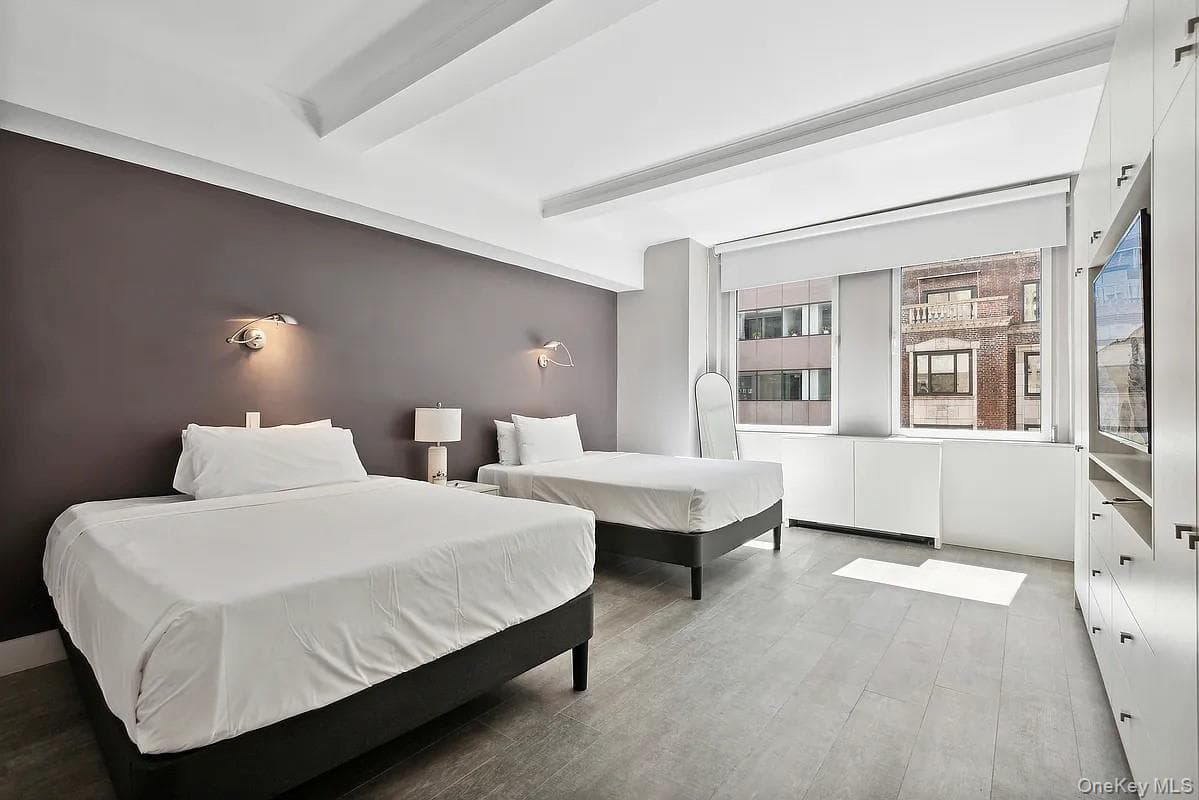 111 East 56th Street St Unit: 1102 thumbnail 2