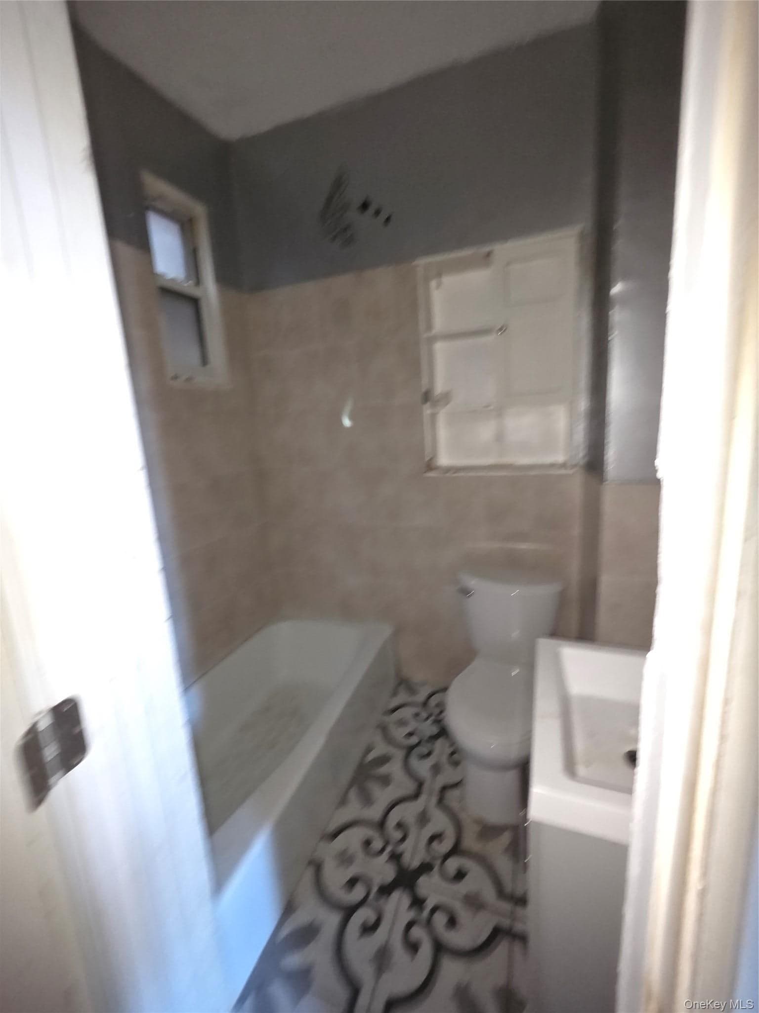 2141 Washington Avenue thumbnail 8