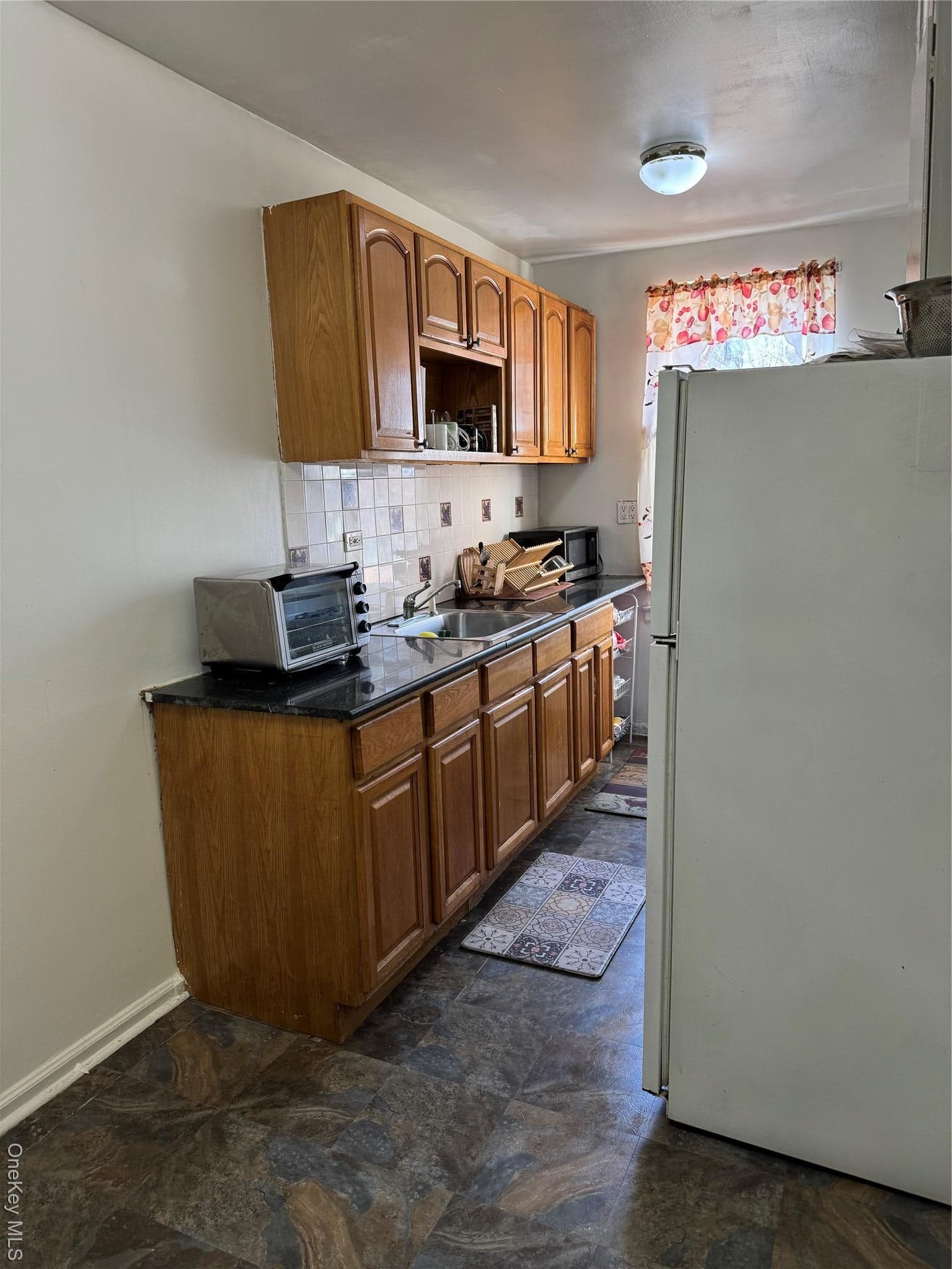 745 E 231st Street Unit: 3F thumbnail 3