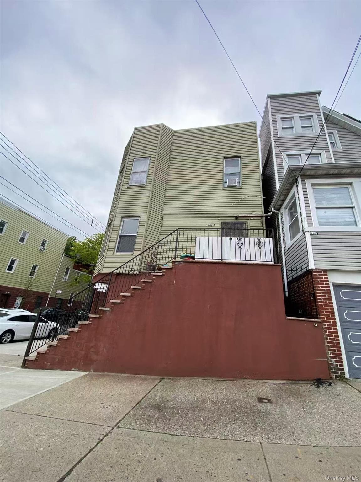 1463 Saint Lawrence Avenue thumbnail 2