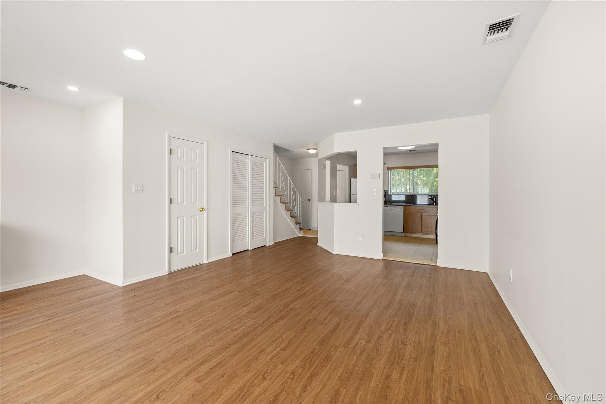 650 Newbridge Road Unit: 15 thumbnail 5
