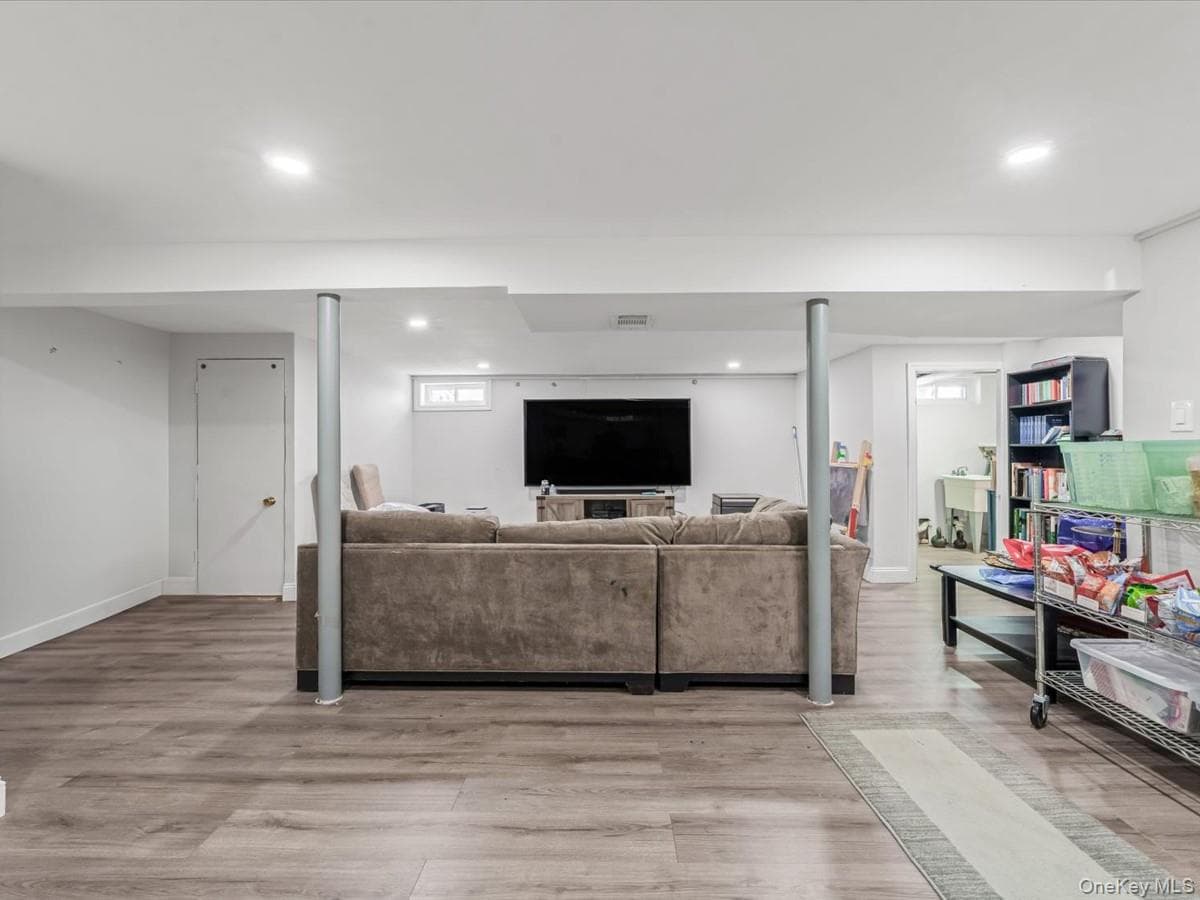 1517 Falmouth Avenue thumbnail 15