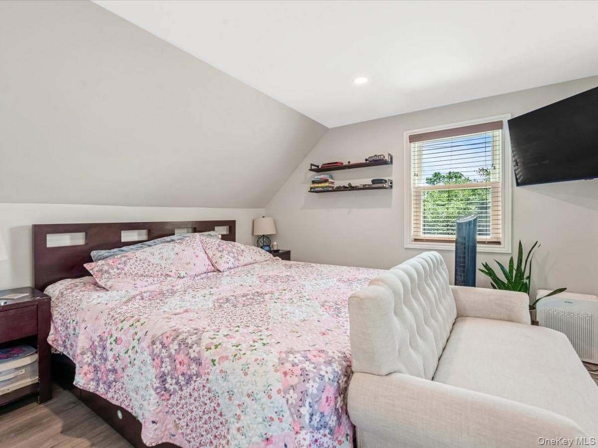 1517 Falmouth Avenue thumbnail 10