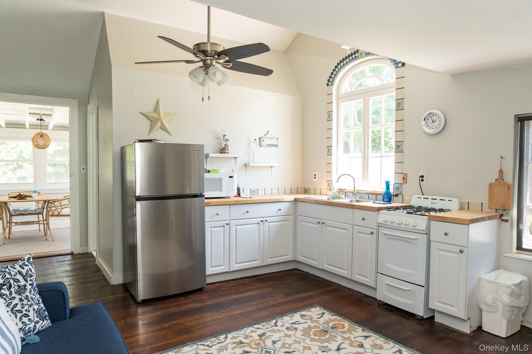 1405 Bay Avenue thumbnail 23