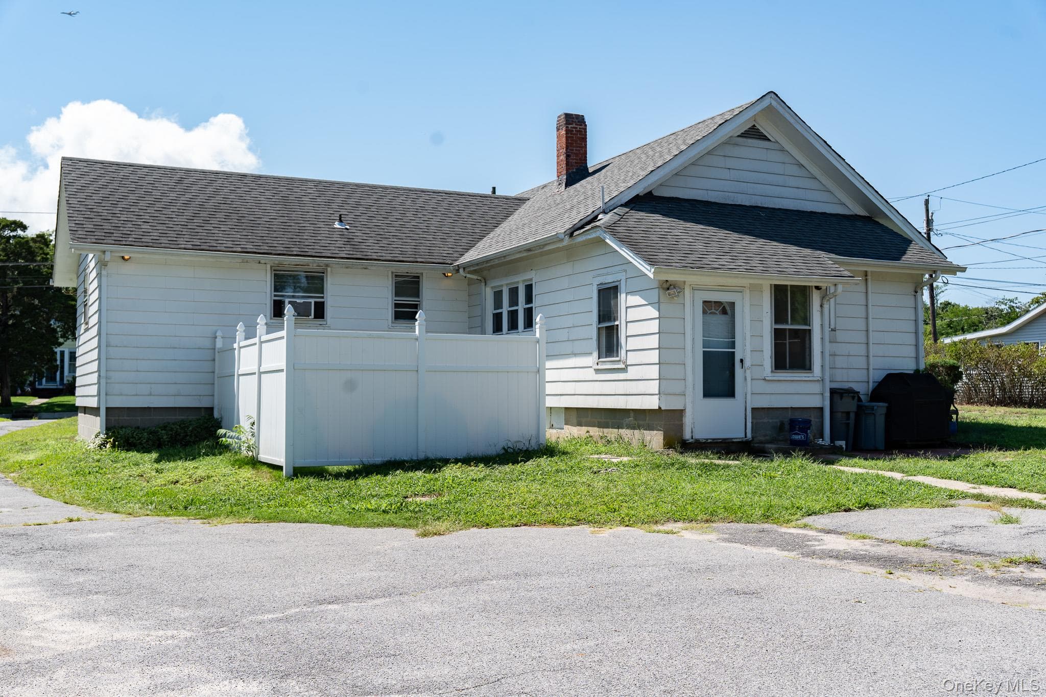 1405 Bay Avenue thumbnail 3