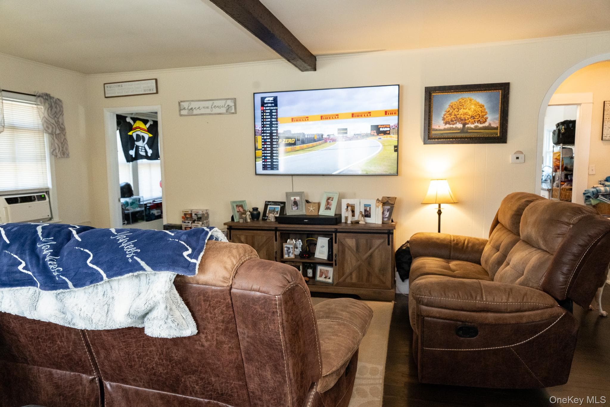 1405 Bay Avenue thumbnail 6