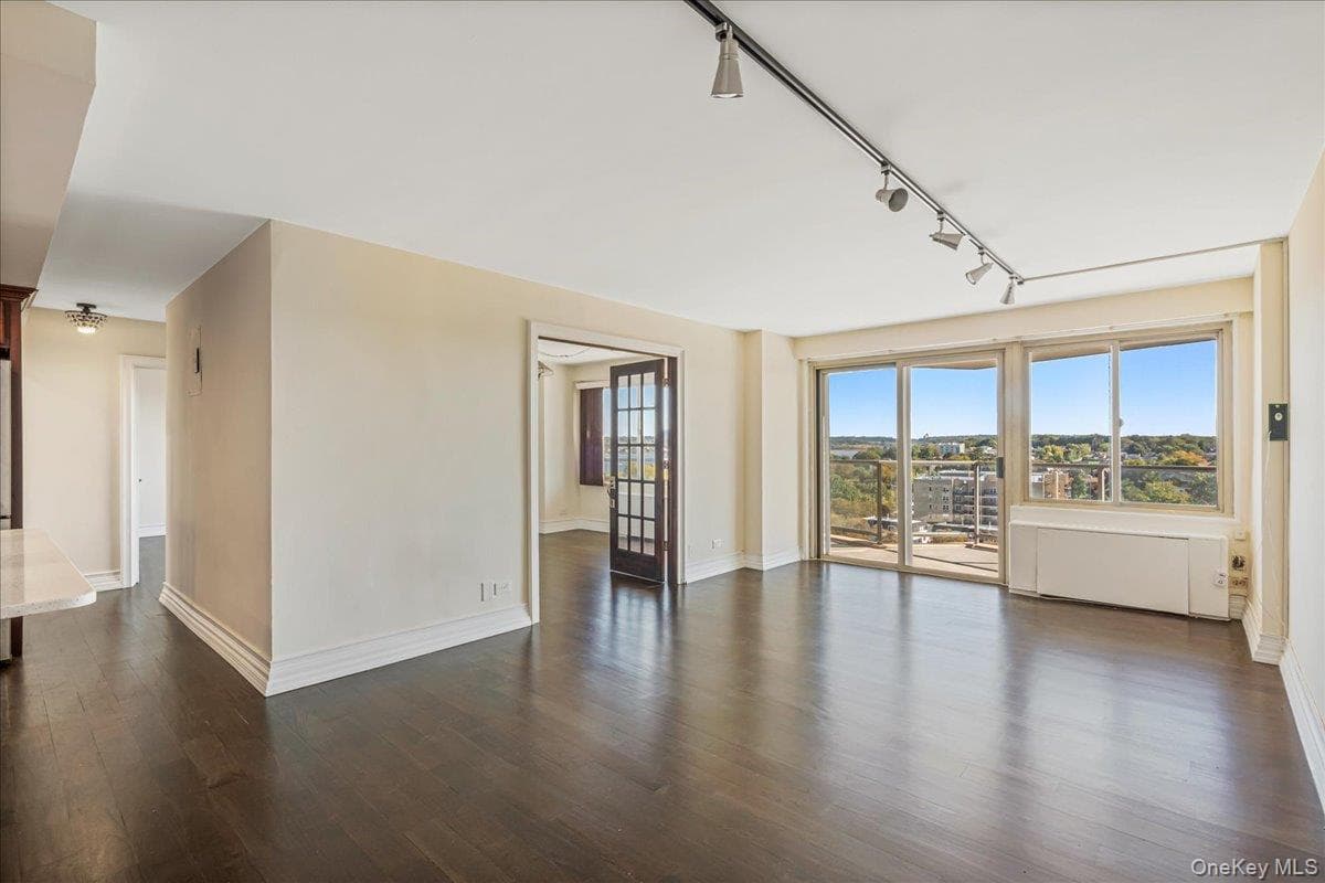 18-15 215th Street Unit: 10 P thumbnail 6