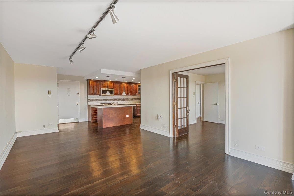 18-15 215th Street Unit: 10 P thumbnail 7