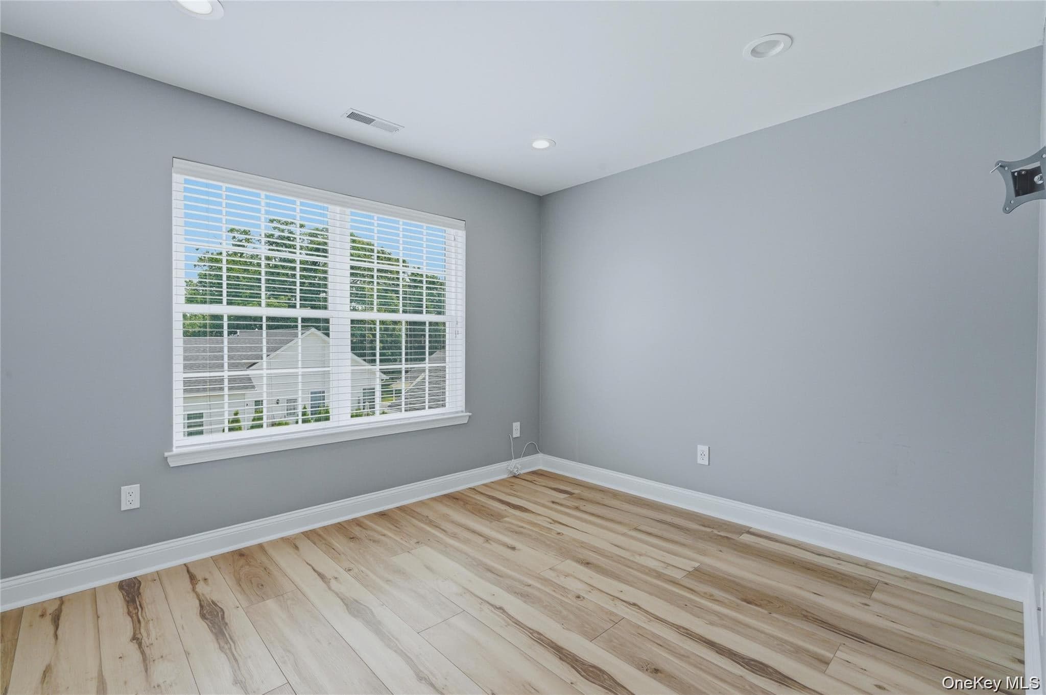9 Emerson Terrace thumbnail 17
