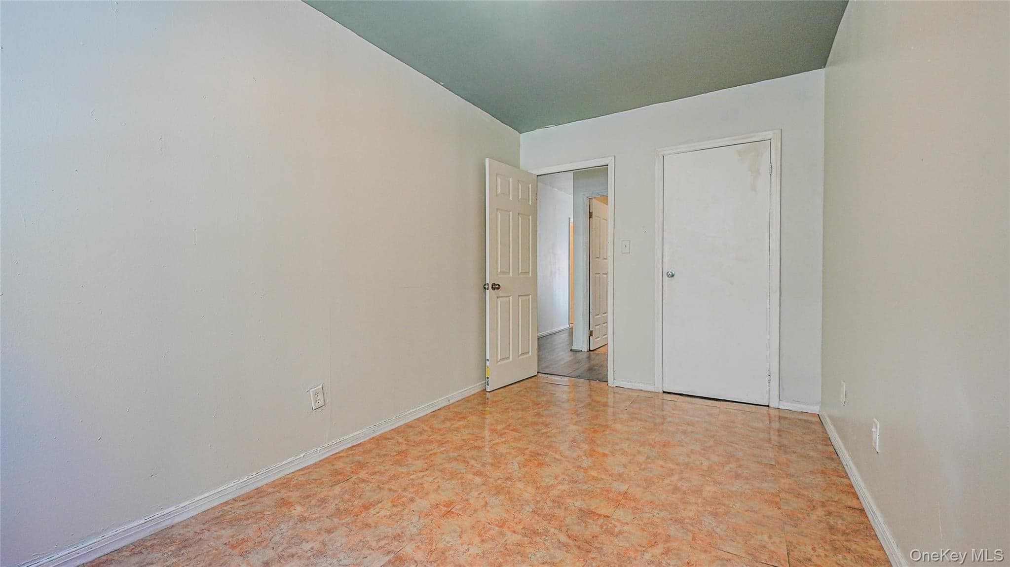 381 E 152nd Street thumbnail 12