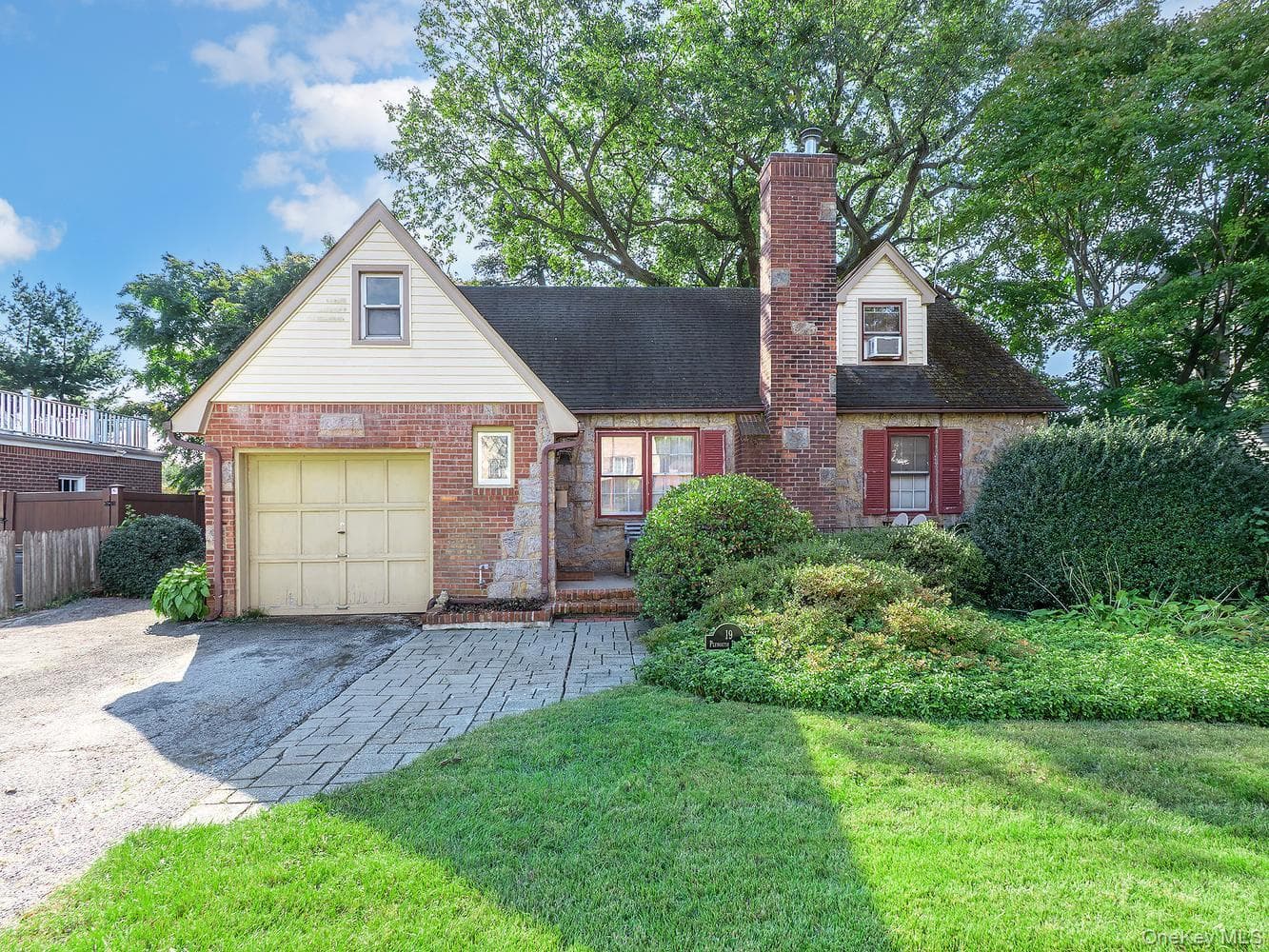 19 Plymouth Drive photo 1