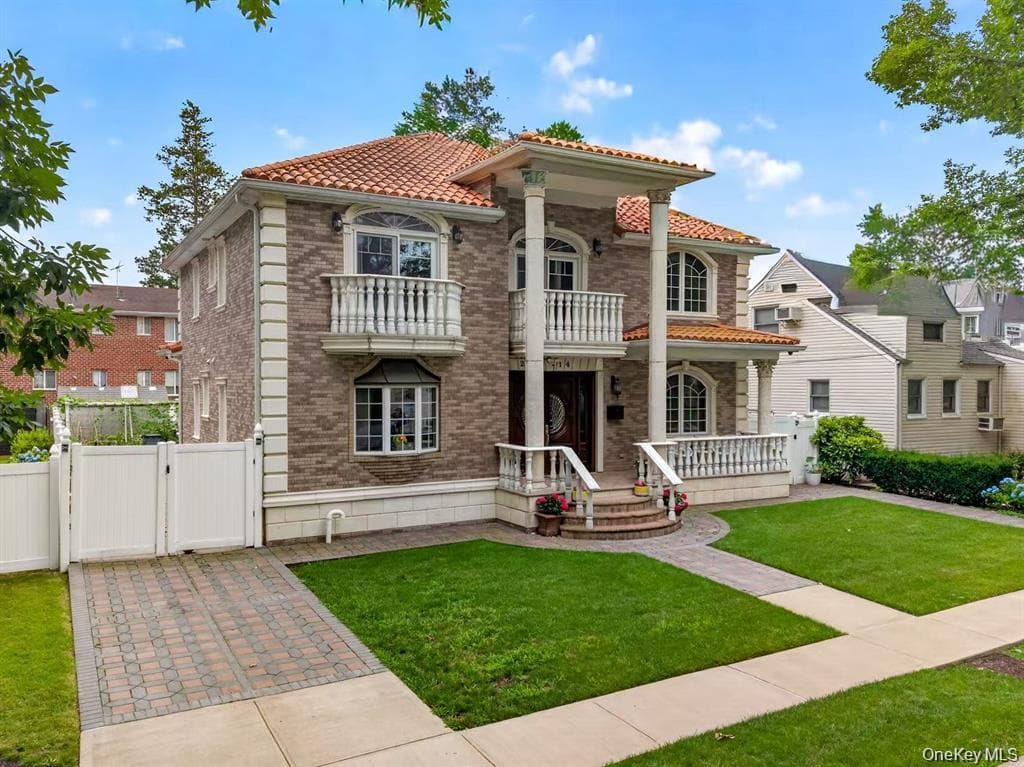 242-14 83rd Avenue thumbnail 2