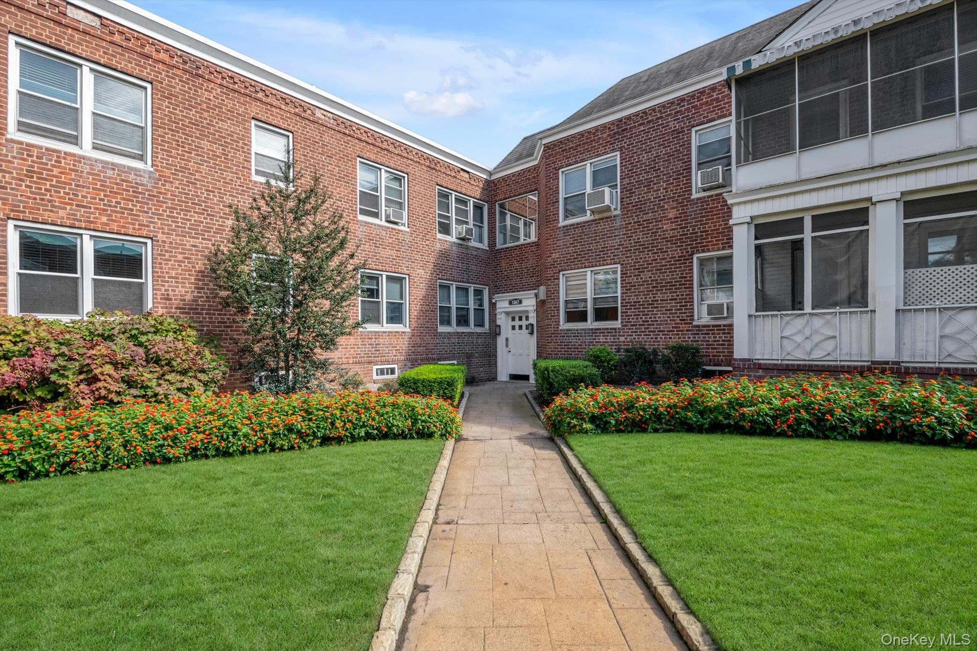 1367 Broadway Unit: B17, Hewlett