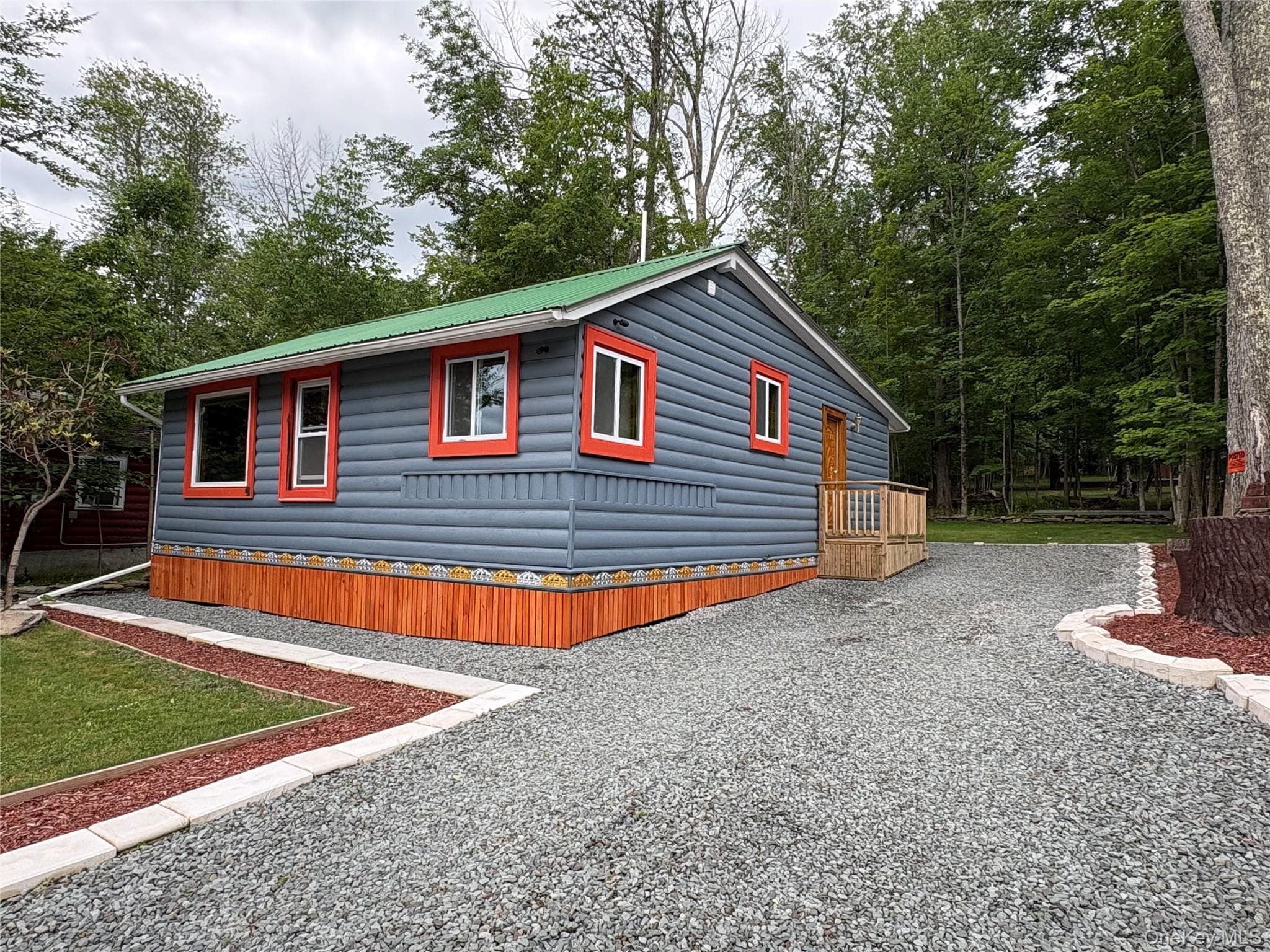 15 W Delaware Place, Bethel