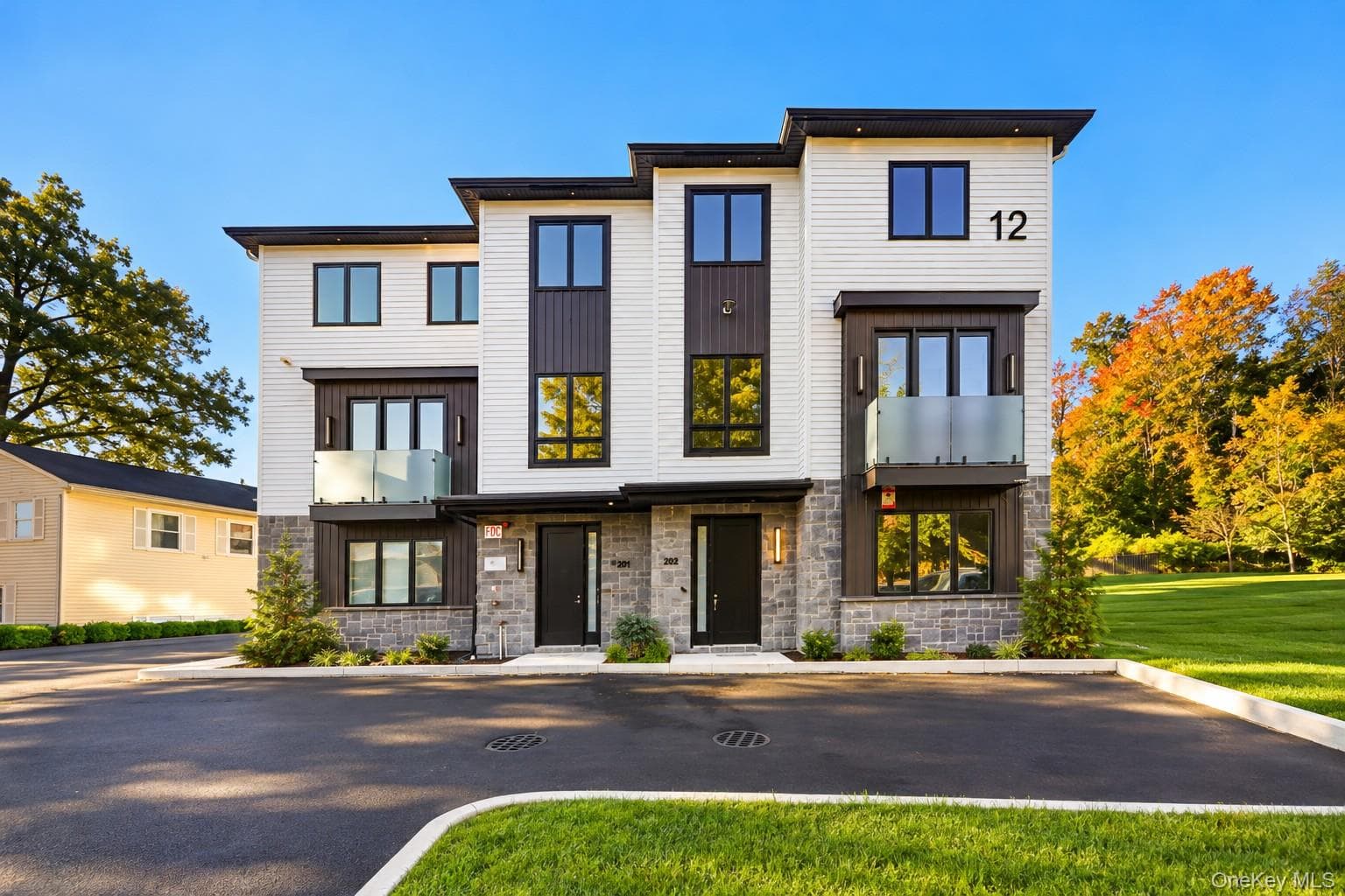 12 Sherman Drive Unit: 202, Spring Valley