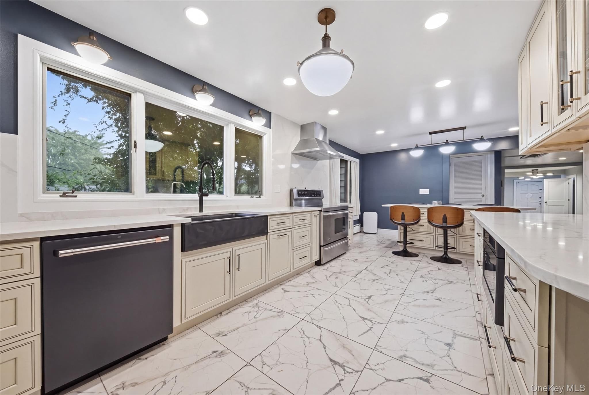 85 Nassau Drive thumbnail 12