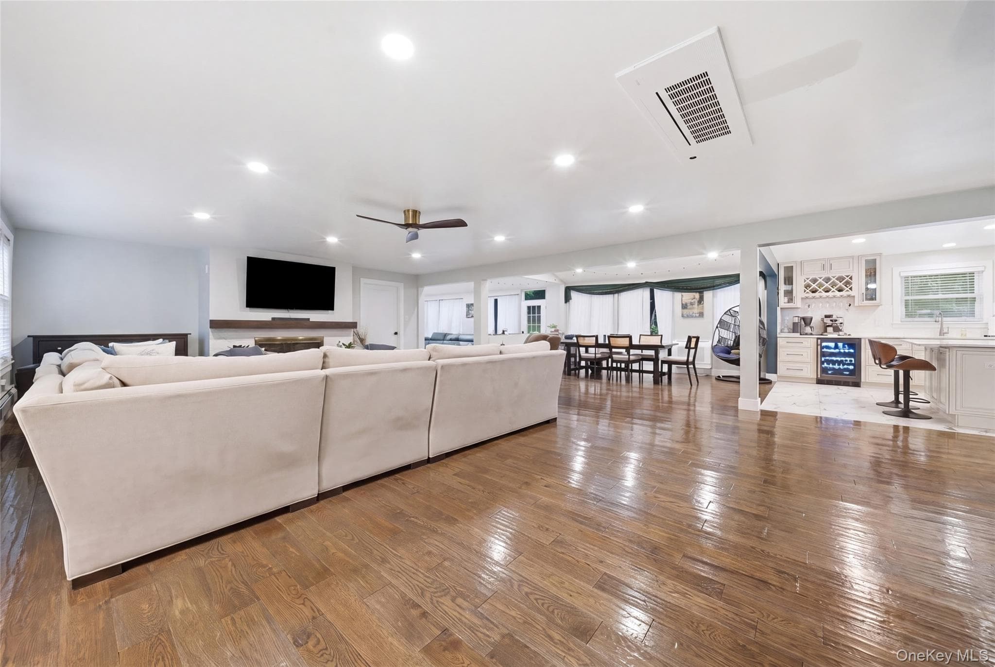 85 Nassau Drive thumbnail 18