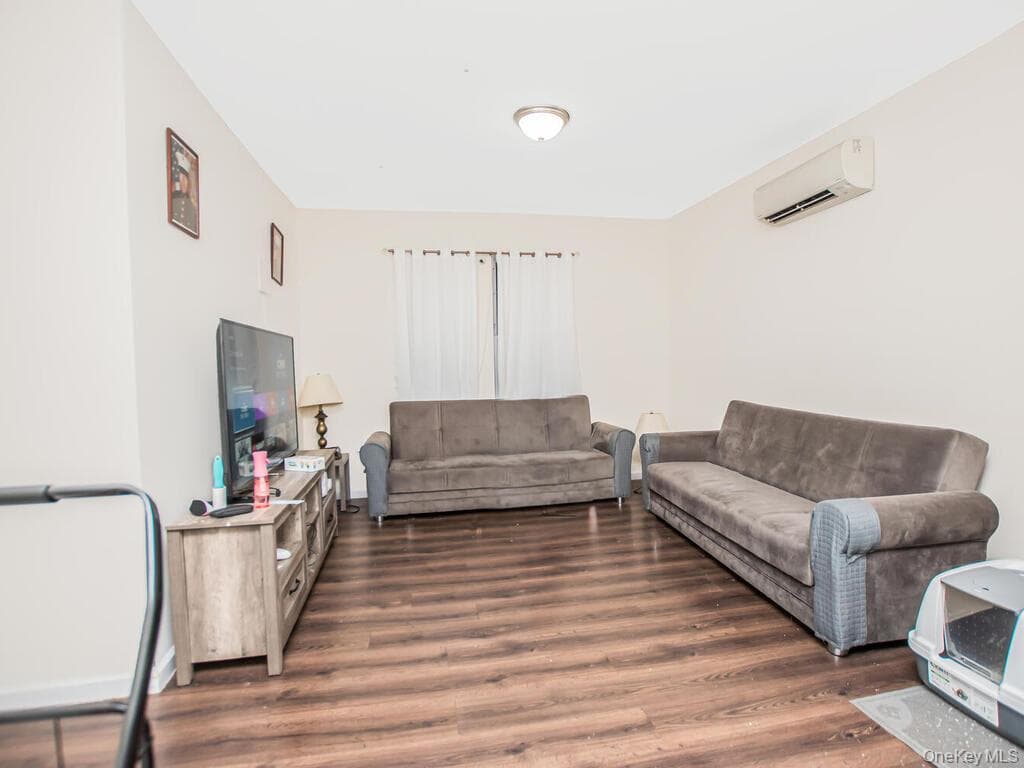 1406 White Plains Road thumbnail 14