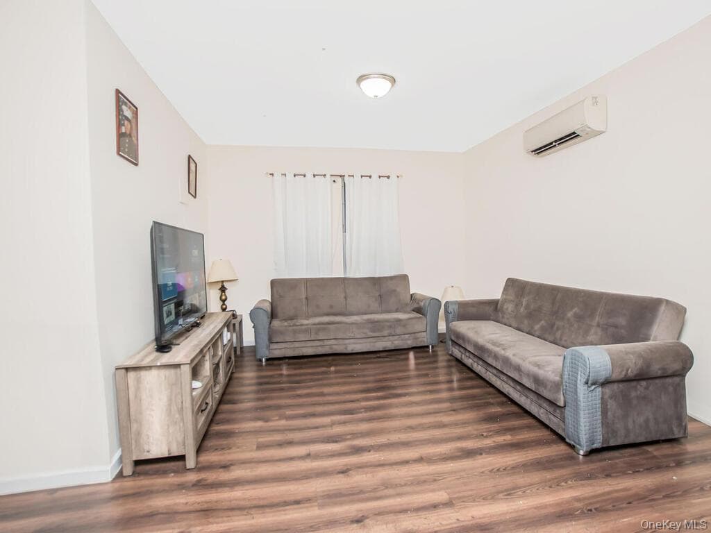 1406 White Plains Road thumbnail 37