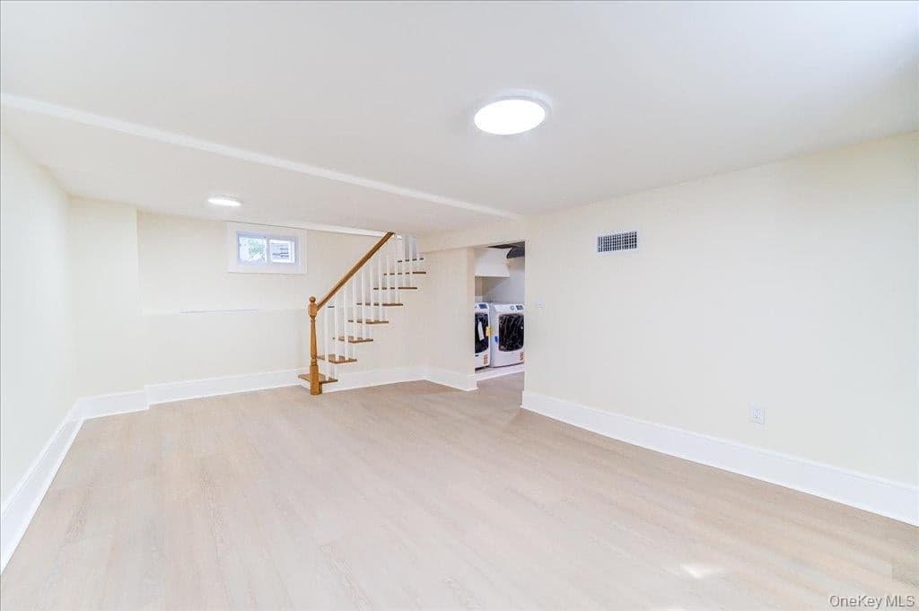 11 Maple Street thumbnail 18