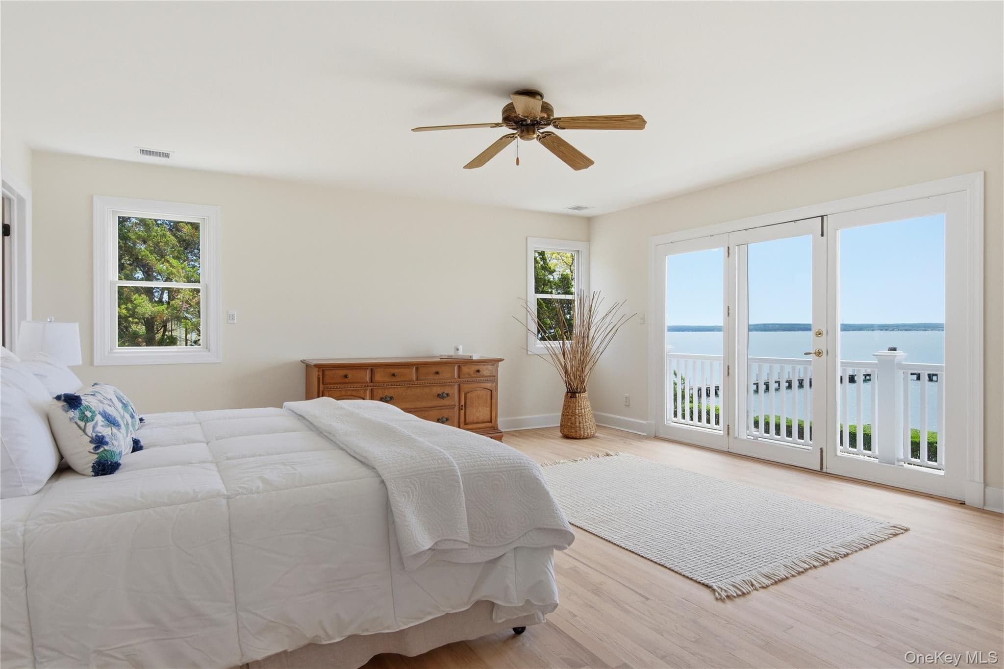 90 Peconic Avenue thumbnail 23