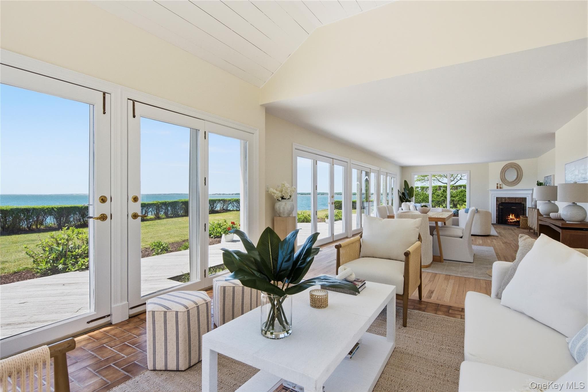 90 Peconic Avenue thumbnail 16