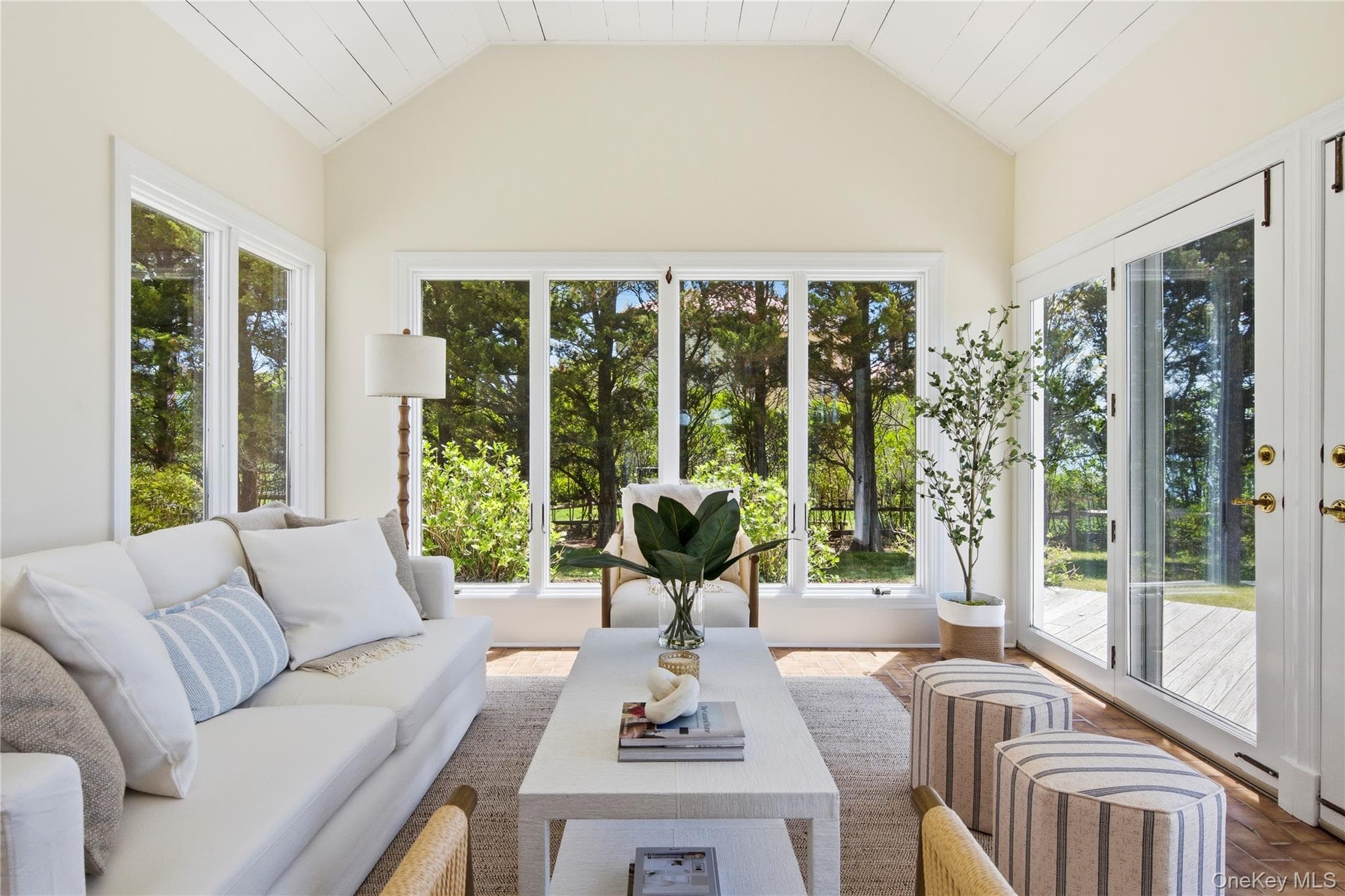 90 Peconic Avenue thumbnail 15