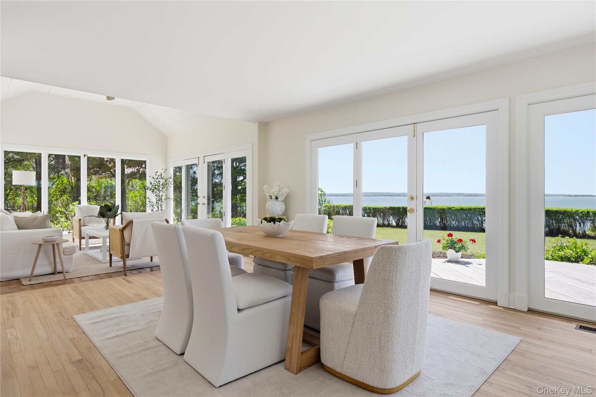 90 Peconic Avenue thumbnail 12
