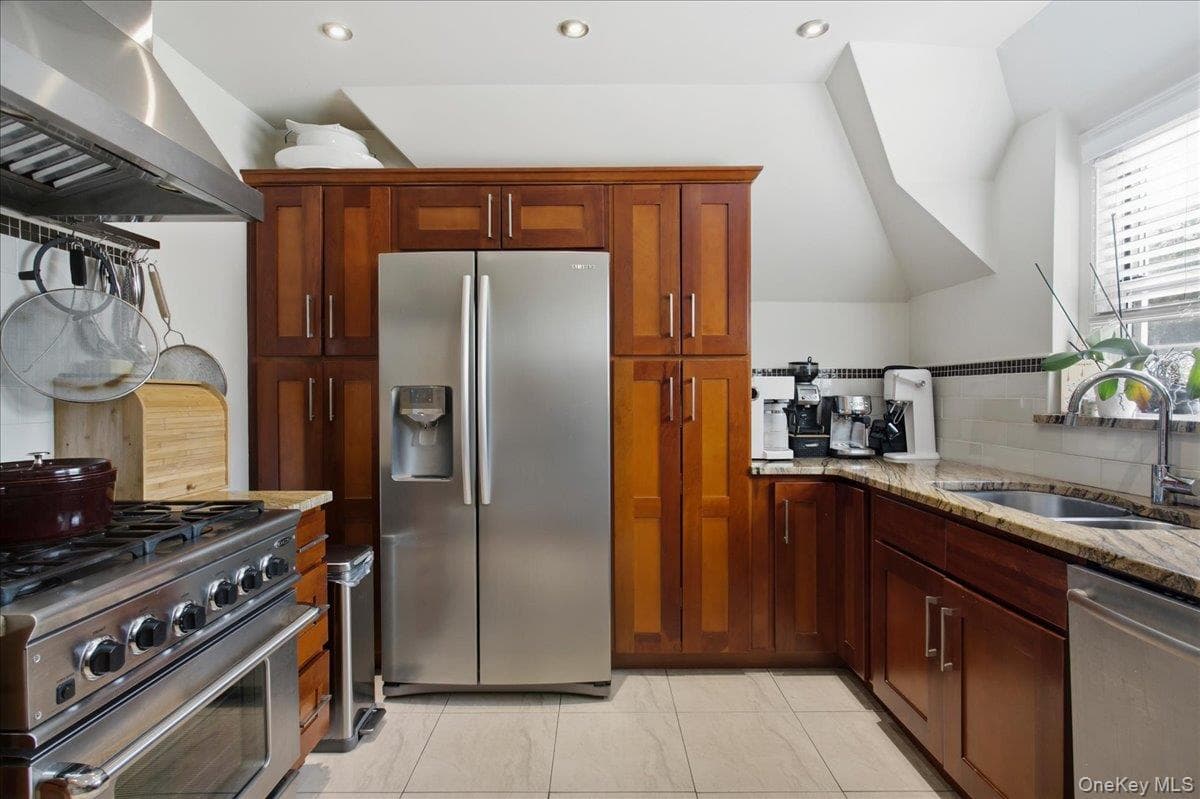 13 Campus Place Unit: SL, Scarsdale