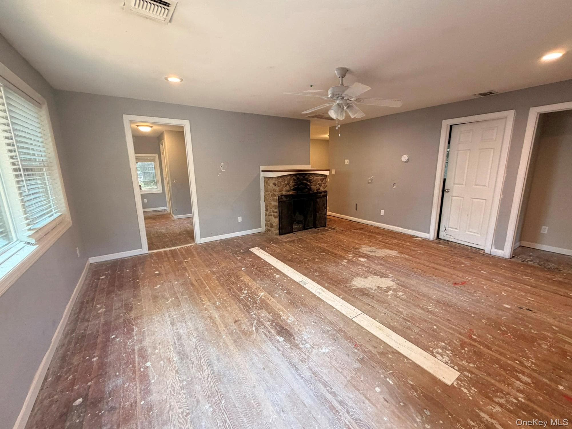 93 Lynbrook Drive thumbnail 3