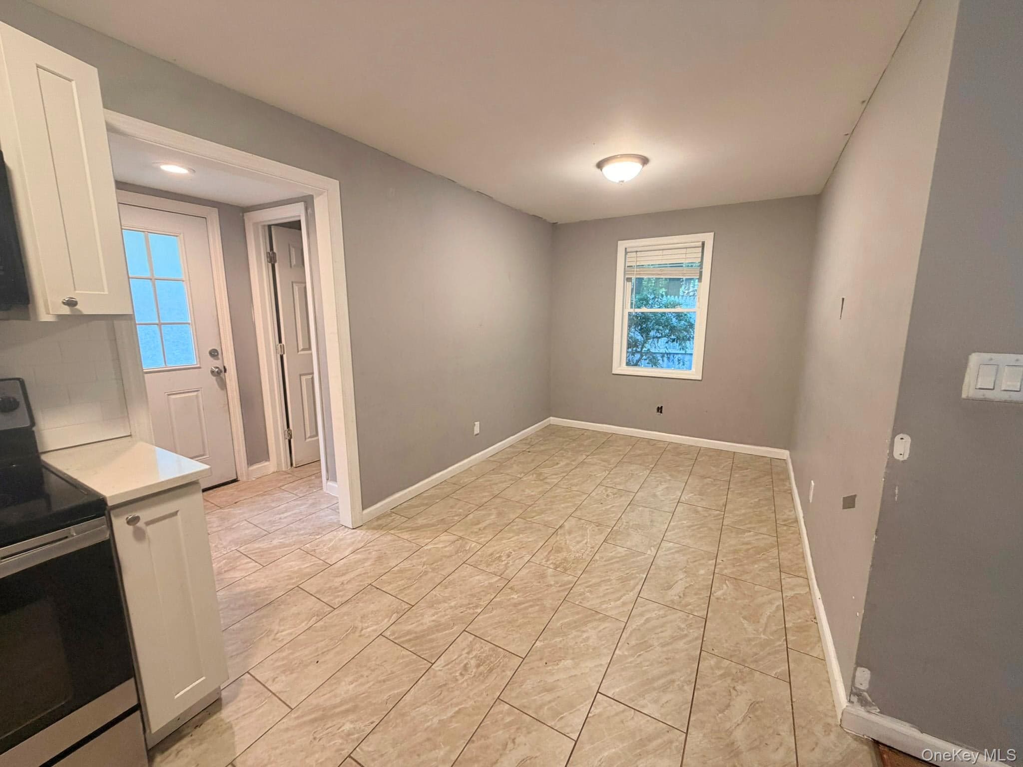 93 Lynbrook Drive thumbnail 8