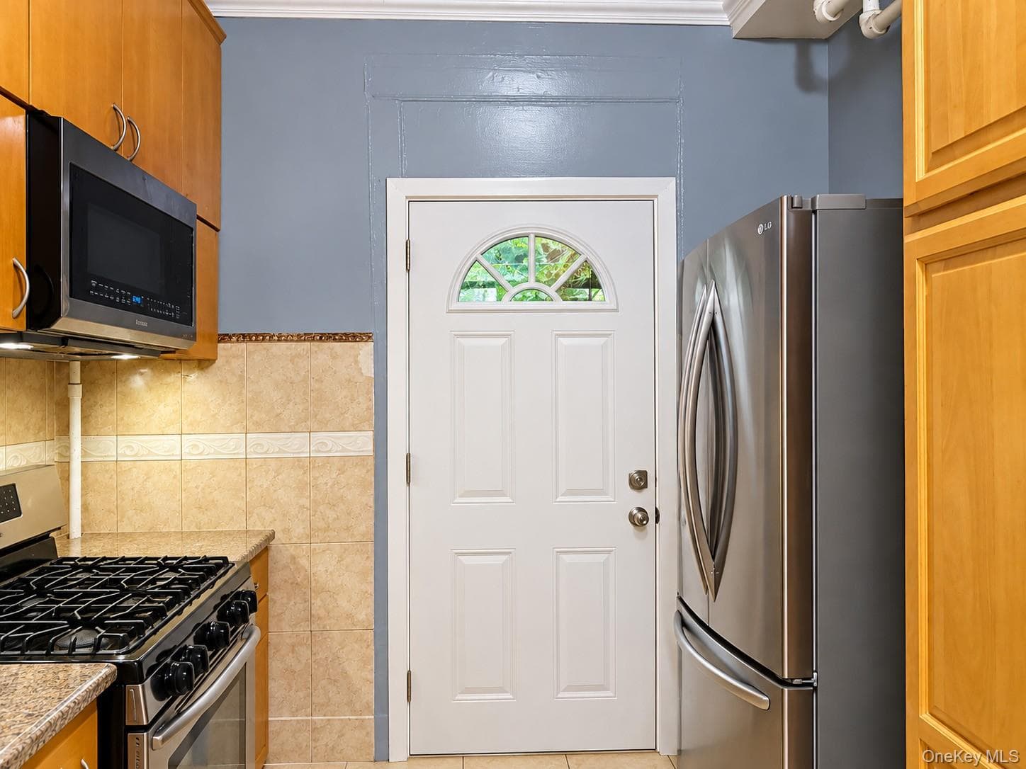 732 E 223rd Street thumbnail 4