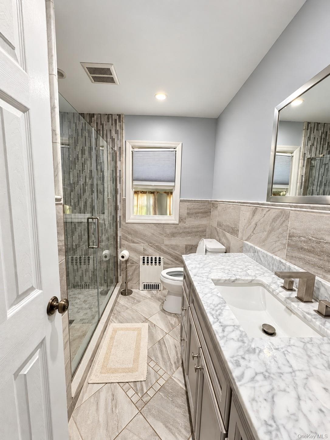 2360 York Street thumbnail 4