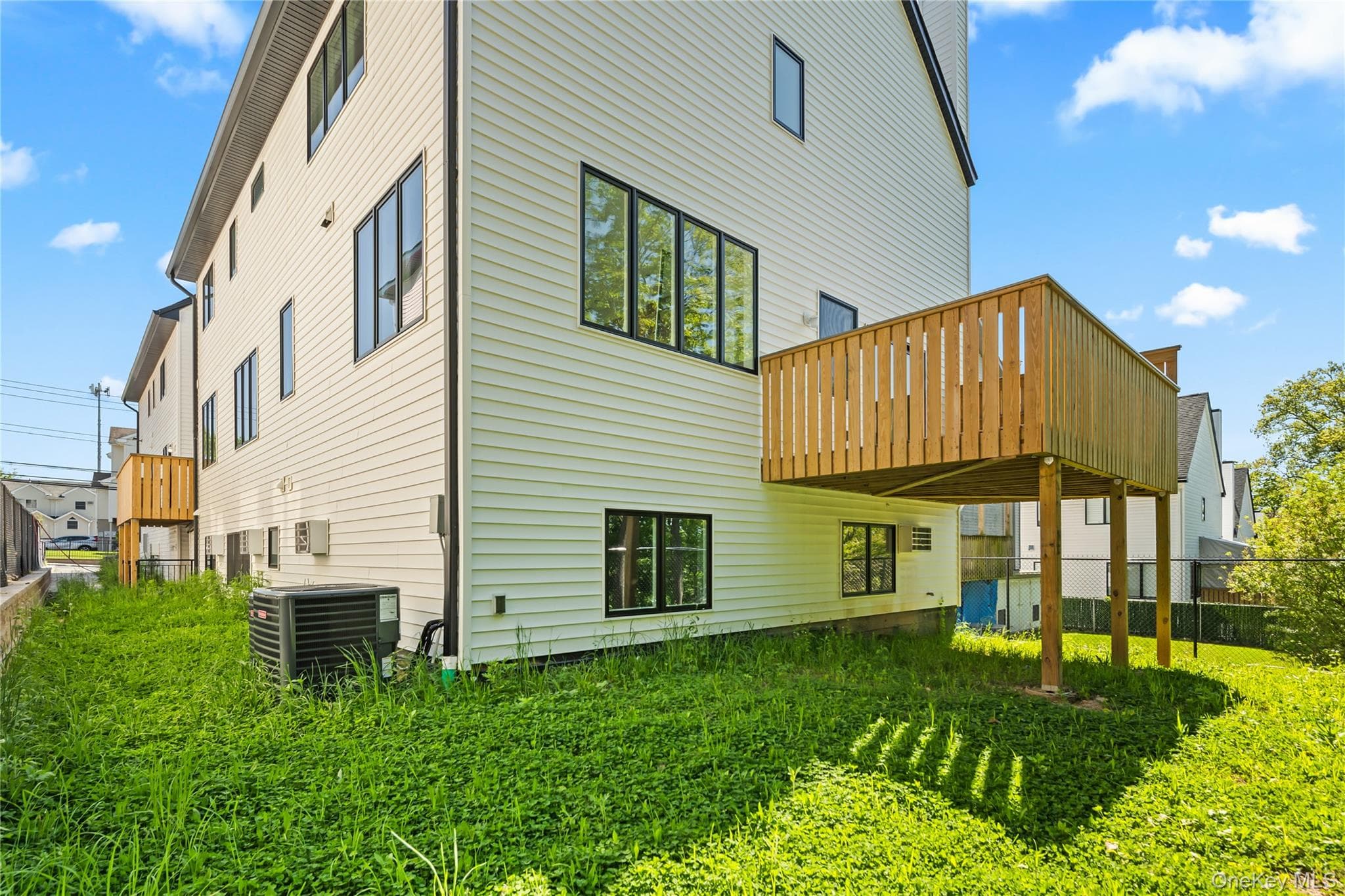 37 Ewing Avenue Unit: 201 thumbnail 5
