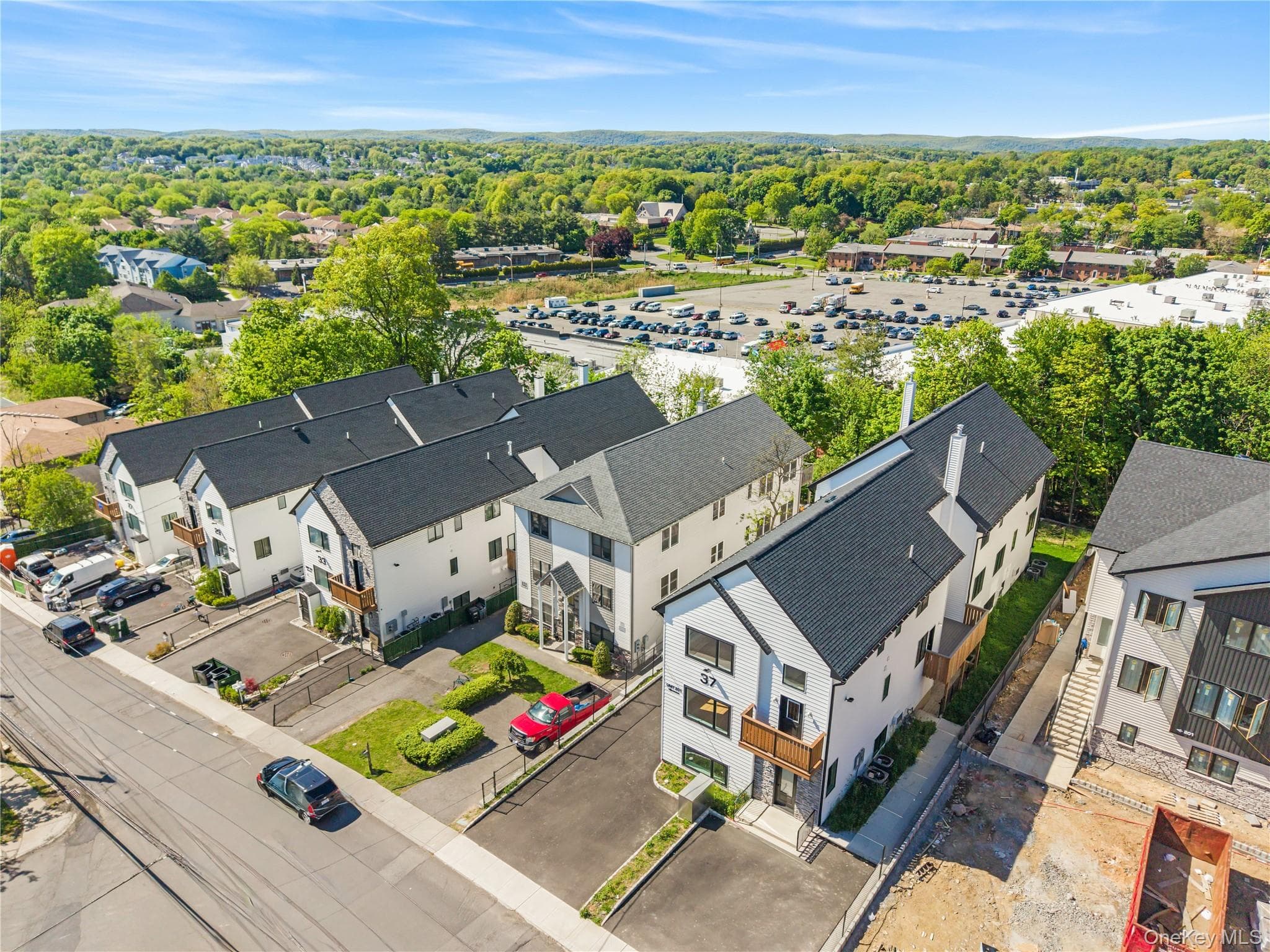 37 Ewing Avenue Unit: 201 thumbnail 4