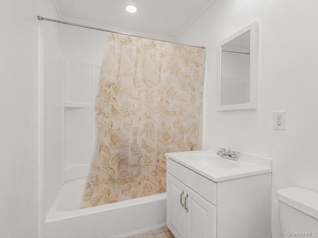 206-208 Balcom Avenue thumbnail 6