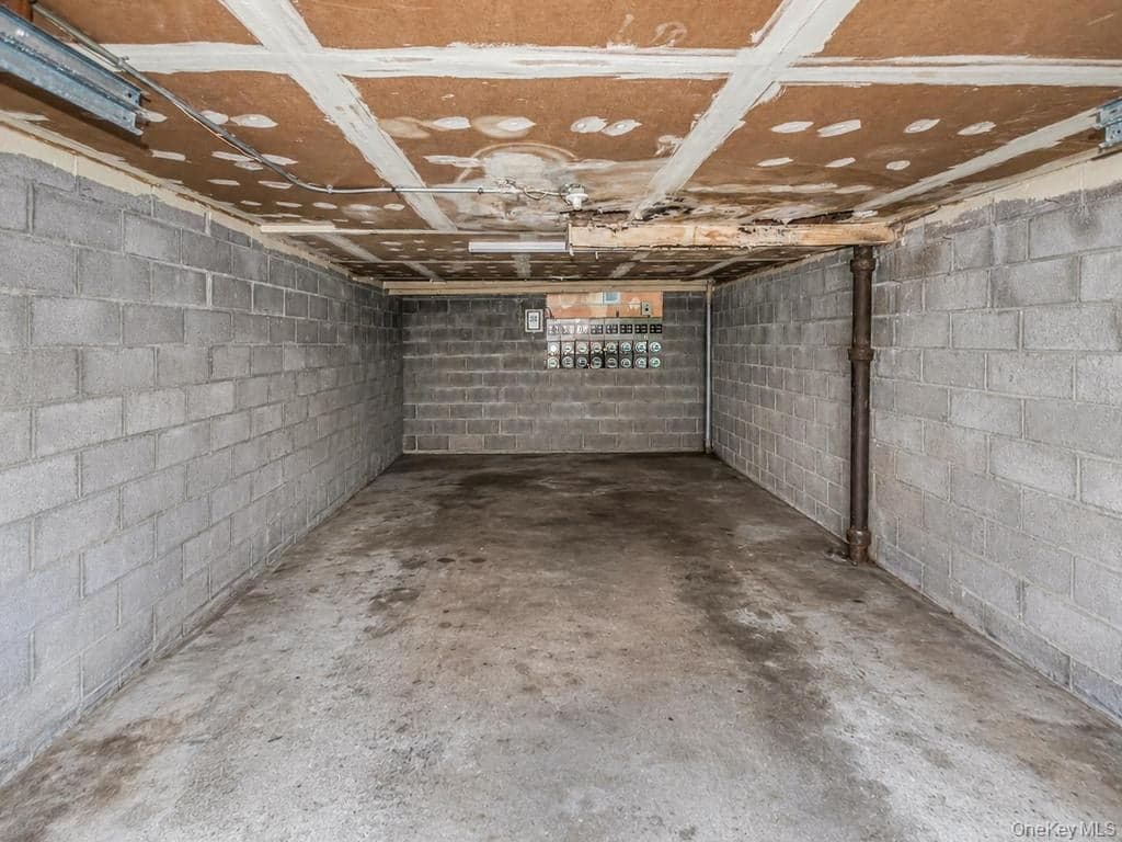 206-208 Balcom Avenue thumbnail 16