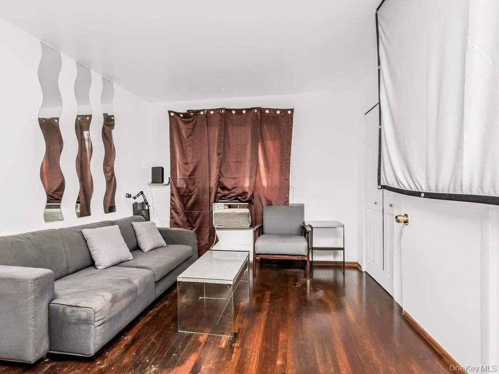 206-208 Balcom Avenue thumbnail 7