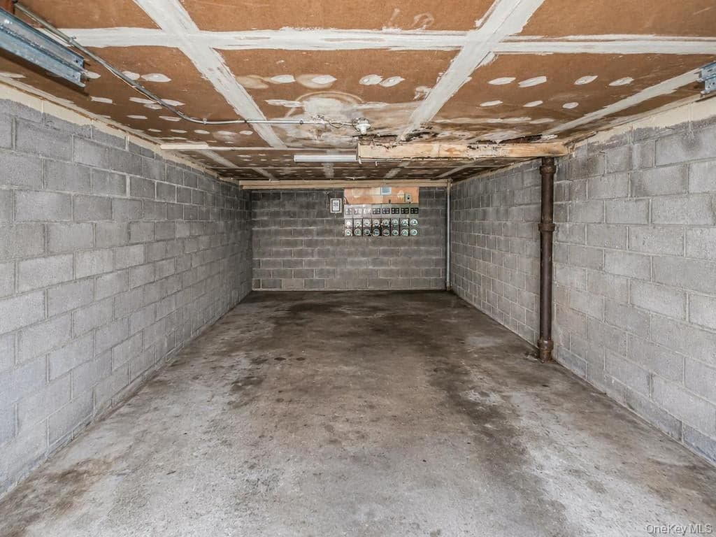 206-208 Balcom Avenue thumbnail 17