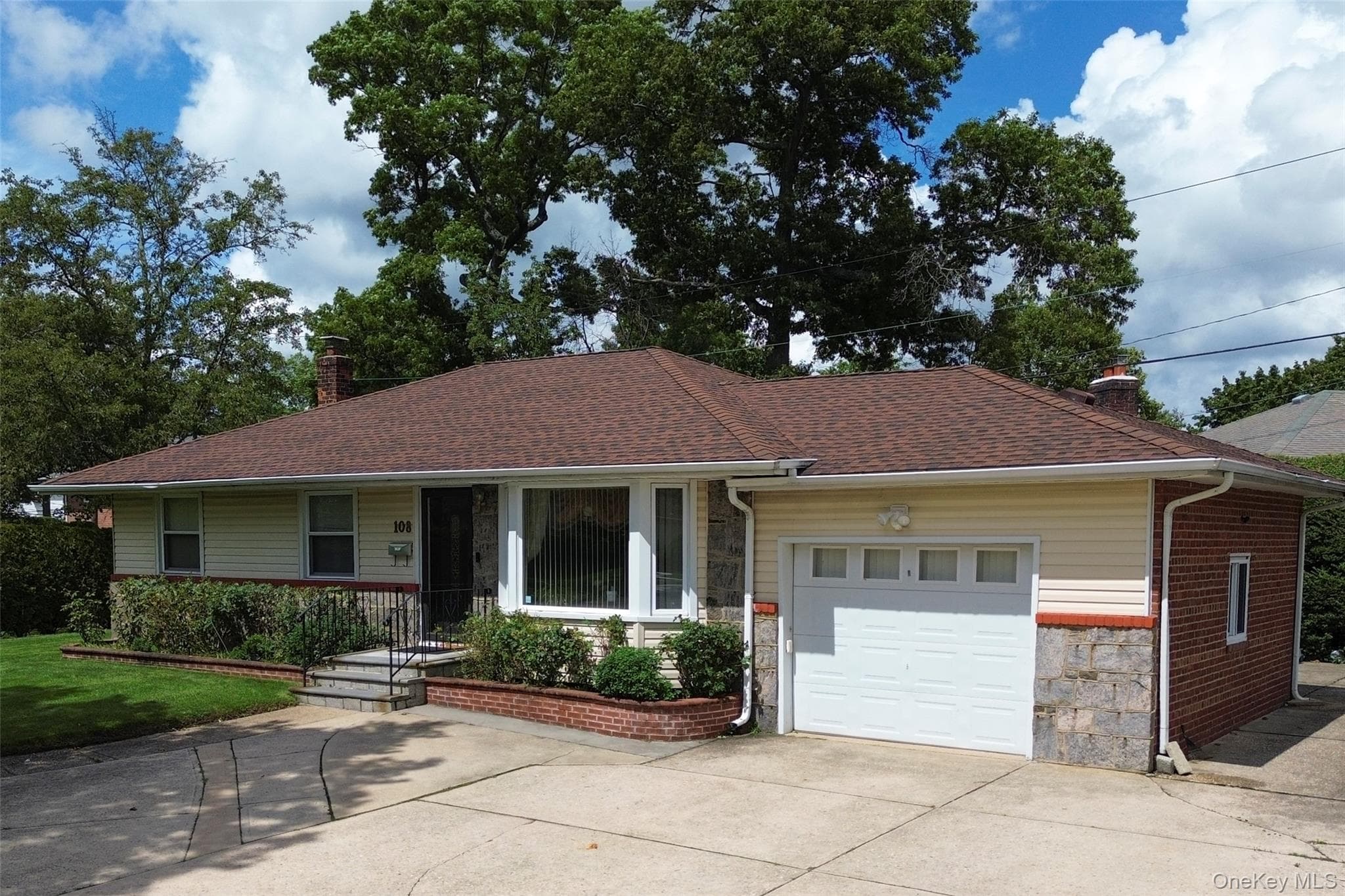 108 Marcus Avenue thumbnail 3