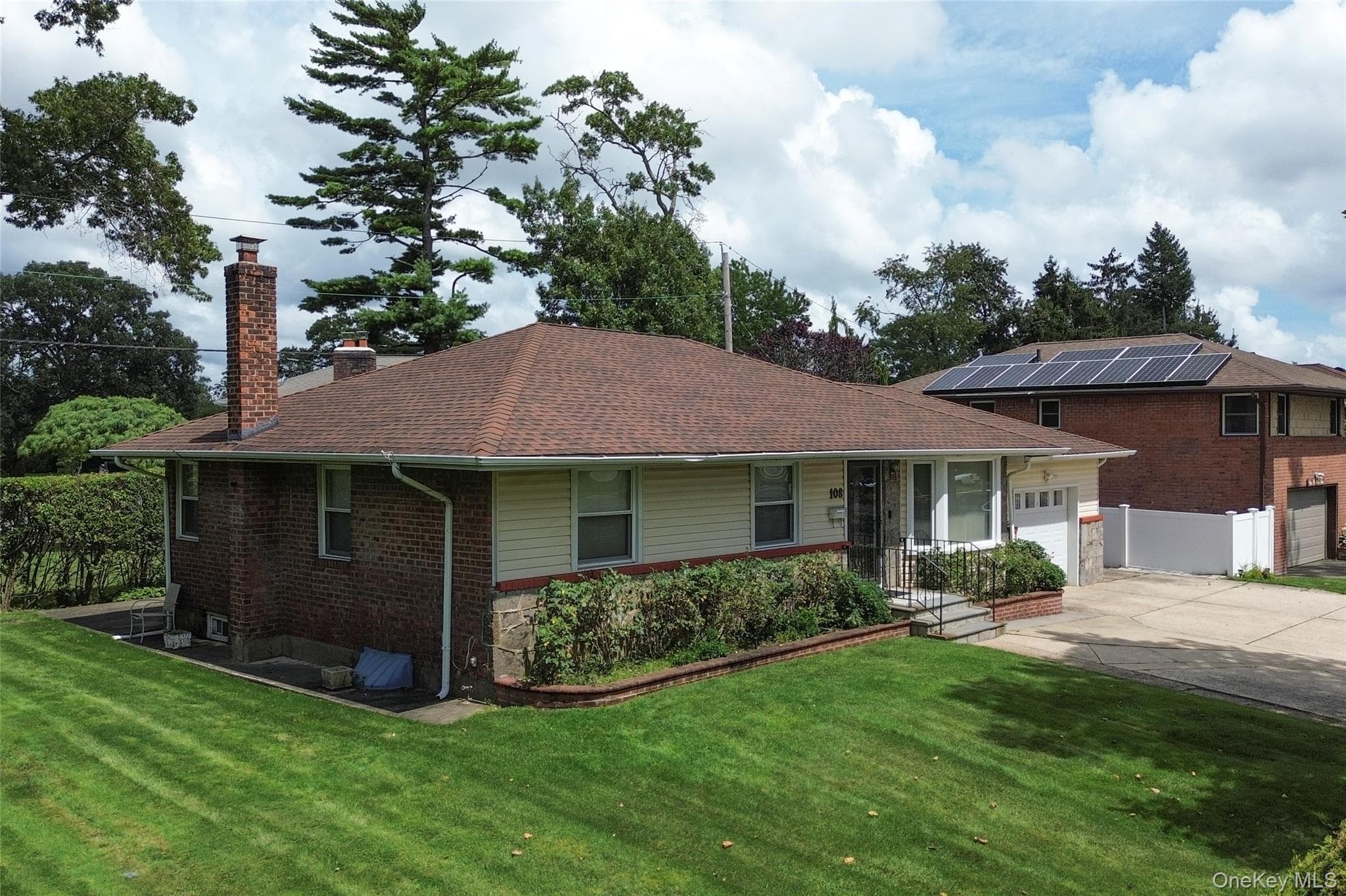 108 Marcus Avenue thumbnail 4