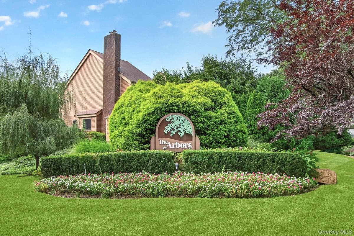 246 Treetop Crescent, Rye Brook