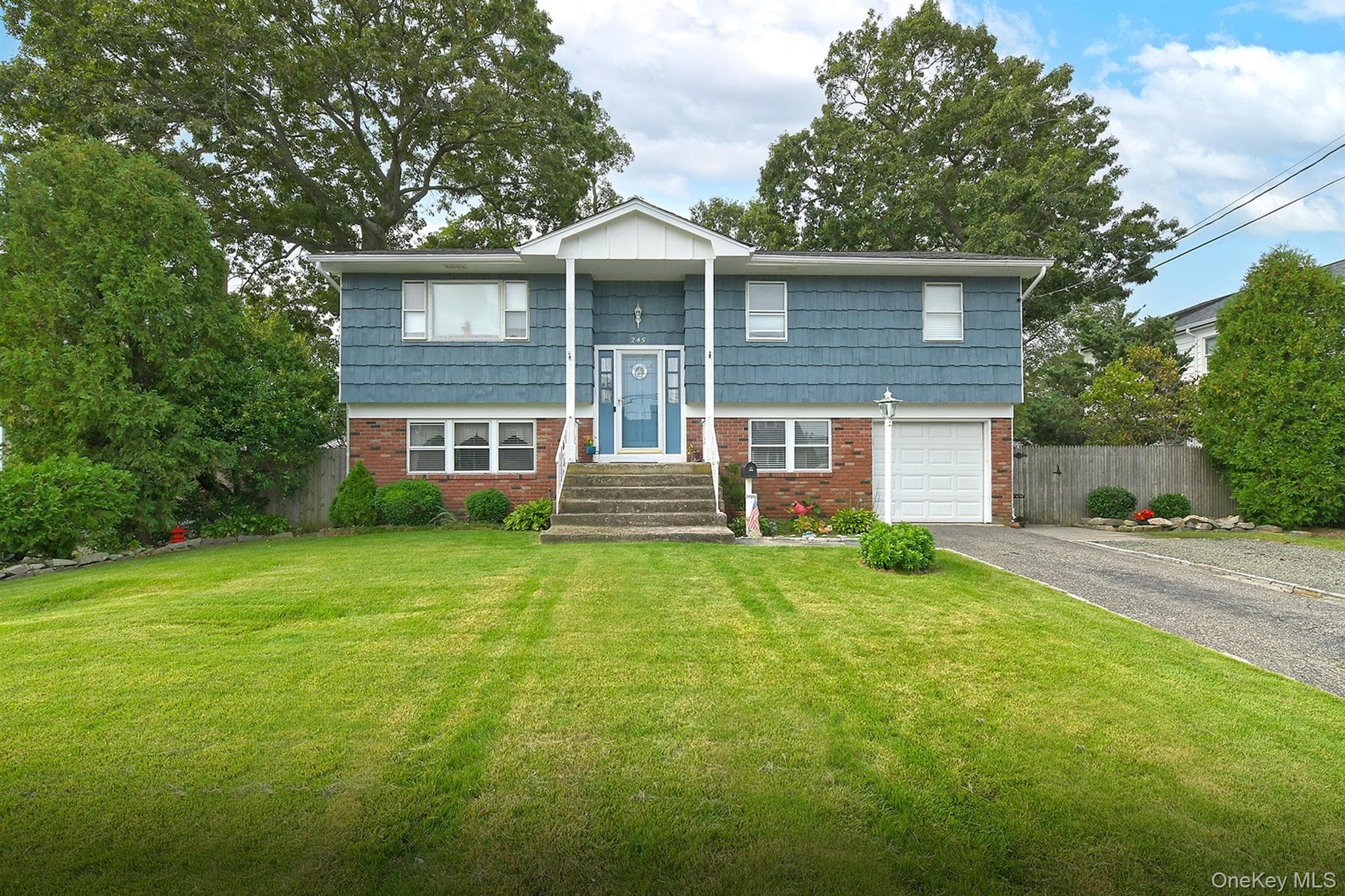245 N Fulton Avenue, Lindenhurst